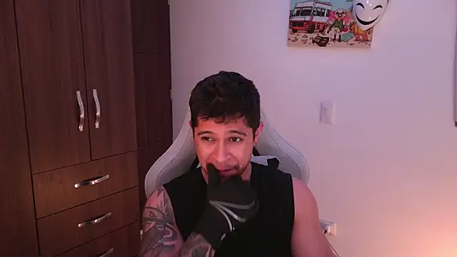 Snapshot of domsantiago_ chatting on November 21, 1:37 am domsantiago online show from November 21, 1:37 am