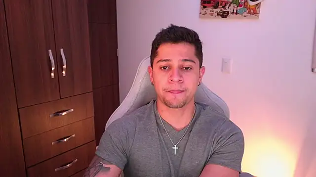 Snapshot of domsantiago_ chatting on October 29, 1:48 am domsantiago online show from October 29, 1:48 am