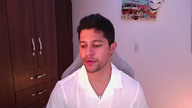 Snapshot of domsantiago_ chatting on November 20, 1:06 am domsantiago online show from November 20, 1:06 am