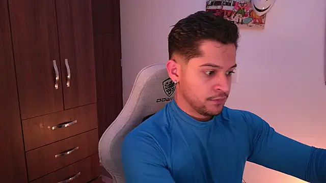 Snapshot of domsantiago_ chatting on November 30, 1:28 am domsantiago online show from November 30, 1:28 am