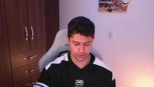 Snapshot of domsantiago_ chatting on November 14, 12:03 am domsantiago online show from November 14, 12:03 am