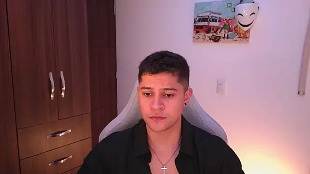 Snapshot of domsantiago_ chatting on October 20, 12:24 am domsantiago online show from October 20, 12:24 am