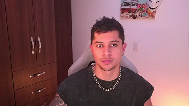 Snapshot of domsantiago_ chatting on November 3, 1:33 am domsantiago online show from November 3, 1:33 am