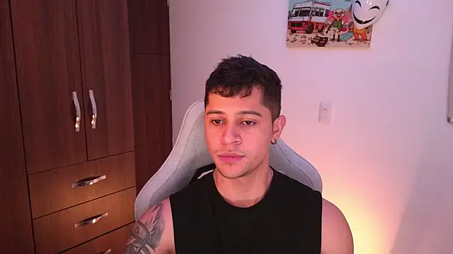 Snapshot of domsantiago_ chatting on October 27, 1:17 am domsantiago online show from October 27, 1:17 am