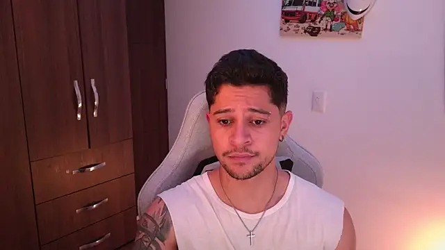 Snapshot of domsantiago_ chatting on December 1, 2:45 am domsantiago online show from December 1, 2:45 am