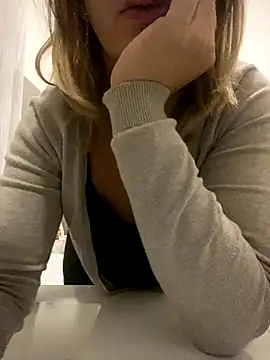 Snapshot of Veryvery30 chatting on November 8, 3:59 pm Veryvery30 online show from November 8, 3:59 pm