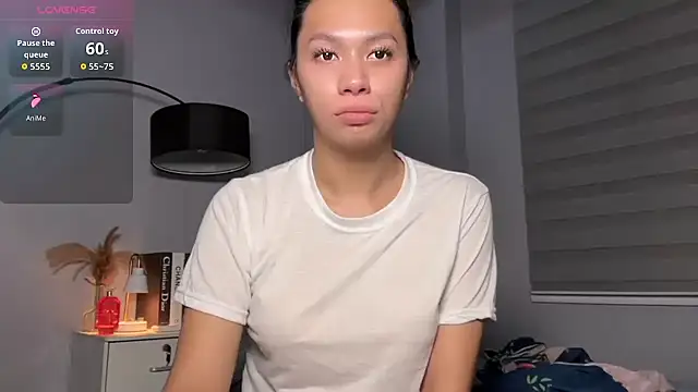 Demi Maddison online show from November 24, 1:55 pm