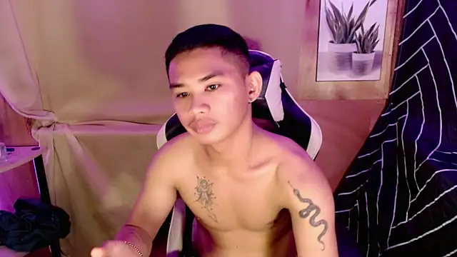 Snapshot of asianhardcock25 chatting on September 9, 10:14 am asianhardcock25 online show from September 9, 10:14 am