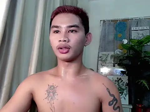 Snapshot of asianhardcock25 chatting on October 12, 10:38 am asianhardcock25 online show from October 12, 10:38 am