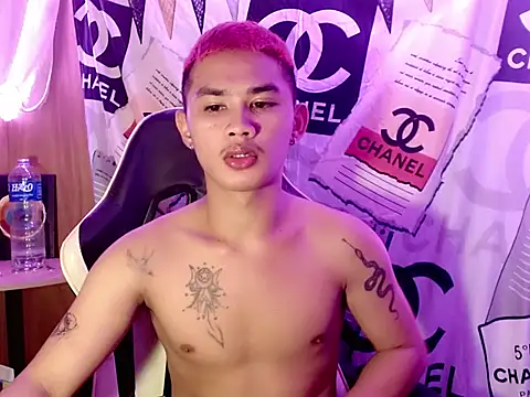 Snapshot of asianhardcock25 chatting on October 6, 8:04 am asianhardcock25 online show from October 6, 8:04 am
