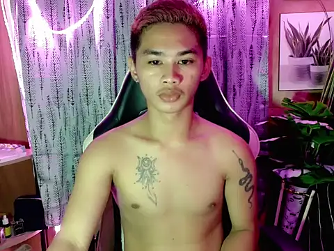 Snapshot of asianhardcock25 chatting on October 20, 9:43 am asianhardcock25 online show from October 20, 9:43 am