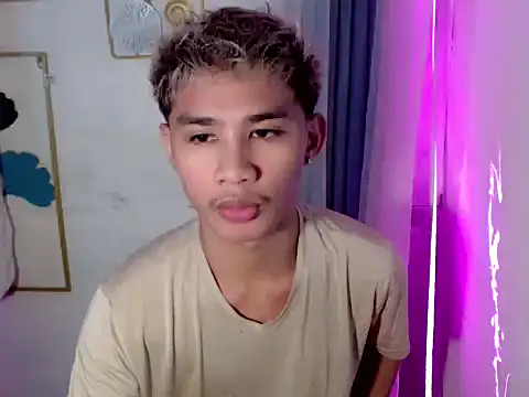 Snapshot of asianhardcock25 chatting on May 1, 1:43 am asianhardcock25 online show from May 1, 1:43 am