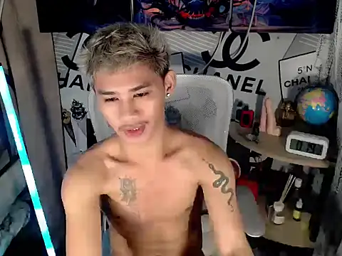 Snapshot of asianhardcock25 chatting on April 15, 4:22 pm asianhardcock25 online show from April 15, 4:22 pm