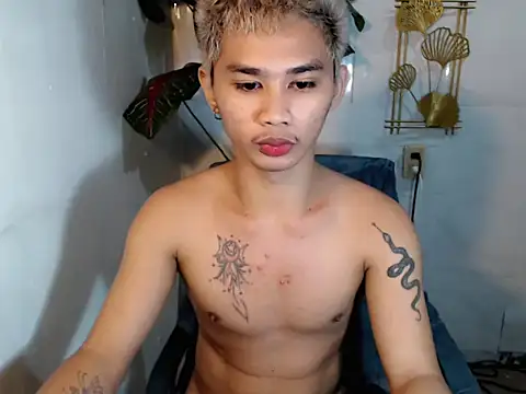 Snapshot of asianhardcock25 chatting on April 2, 12:12 pm asianhardcock25 online show from April 2, 12:12 pm