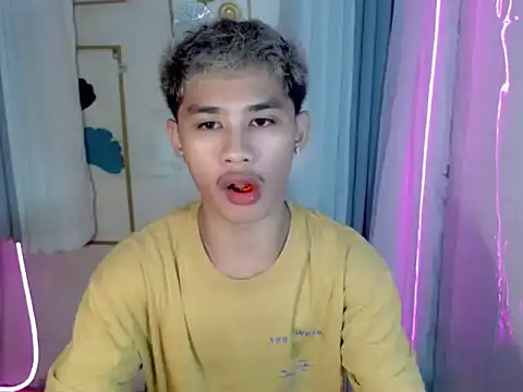 Snapshot of asianhardcock25 chatting on May 3, 4:06 am asianhardcock25 online show from May 3, 4:06 am