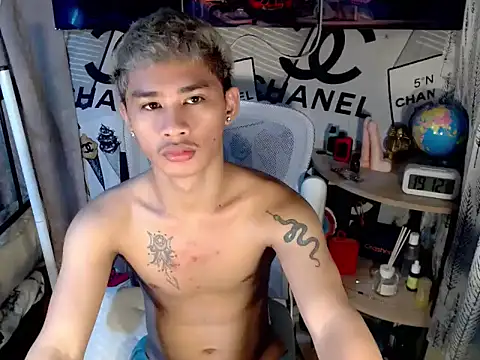 Snapshot of asianhardcock25 chatting on April 18, 11:12 am asianhardcock25 online show from April 18, 11:12 am