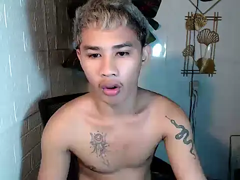 Snapshot of asianhardcock25 chatting on April 11, 7:56 am asianhardcock25 online show from April 11, 7:56 am