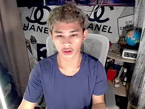 Snapshot of asianhardcock25 chatting on April 25, 9:12 pm asianhardcock25 online show from April 25, 9:12 pm