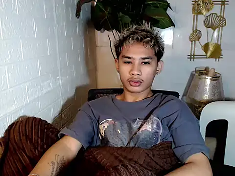 Snapshot of asianhardcock25 chatting on May 5, 5:38 pm asianhardcock25 online show from May 5, 5:38 pm