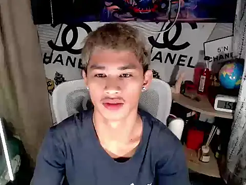 Snapshot of asianhardcock25 chatting on April 24, 5:59 pm asianhardcock25 online show from April 24, 5:59 pm