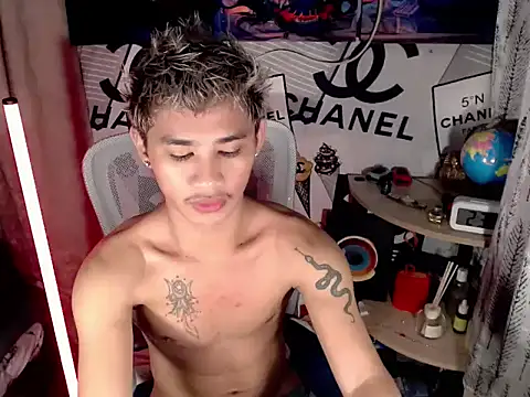 Snapshot of asianhardcock25 chatting on April 26, 6:38 pm asianhardcock25 online show from April 26, 6:38 pm