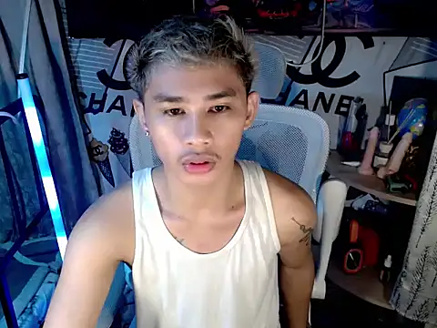Snapshot of asianhardcock25 chatting on April 13, 6:12 pm asianhardcock25 online show from April 13, 6:12 pm