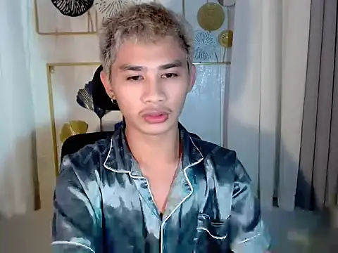 Snapshot of asianhardcock25 chatting on April 2, 12:07 am asianhardcock25 online show from April 2, 12:07 am