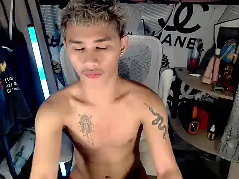 Snapshot of asianhardcock25 chatting on April 14, 6:57 pm asianhardcock25 online show from April 14, 6:57 pm