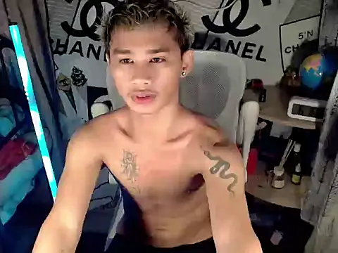 Snapshot of asianhardcock25 chatting on April 21, 10:16 pm asianhardcock25 online show from April 21, 10:16 pm