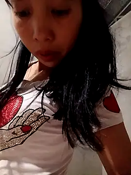 Snapshot of emaame68 chatting on October 6, 1:01 pm emaame68 online show from October 6, 1:01 pm