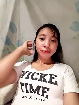Snapshot of emaame68 chatting on October 7, 2:29 pm emaame68 online show from October 7, 2:29 pm