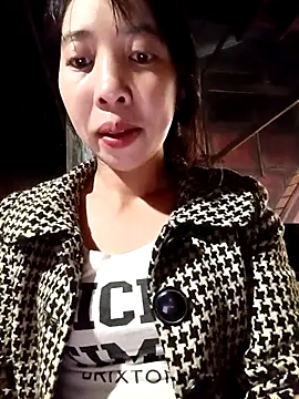 Snapshot of emaame68 chatting on October 5, 12:12 am emaame68 online show from October 5, 12:12 am