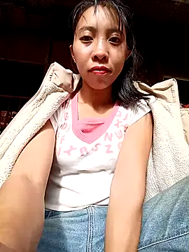 Snapshot of emaame68 chatting on September 23, 12:39 am emaame68 online show from September 23, 12:39 am