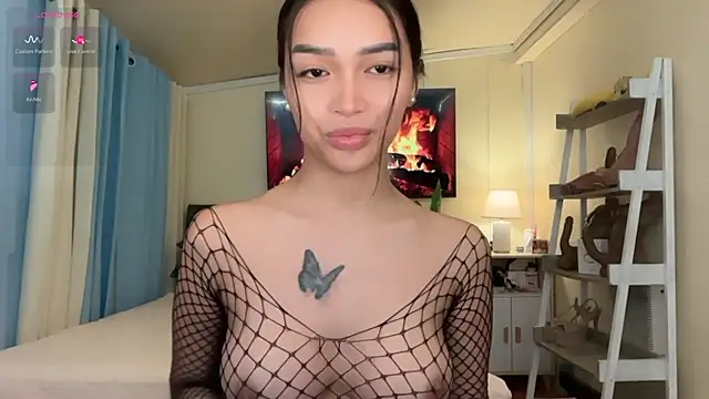 Snapshot of _agatha143_ chatting on July 2, 10:43 am agatha143 online show from July 2, 10:43 am