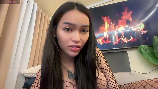 Snapshot of _agatha143_ chatting on June 20, 9:36 am agatha143 online show from June 20, 9:36 am