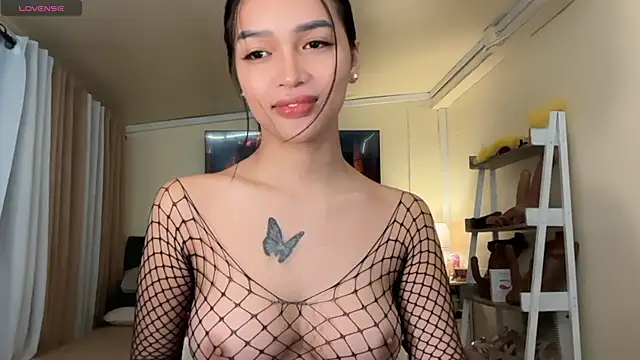 Snapshot of _agatha143_ chatting on June 13, 2:42 am agatha143 online show from June 13, 2:42 am