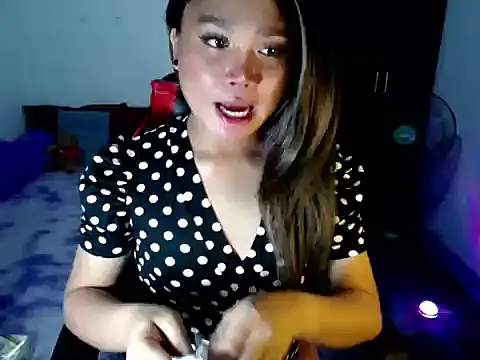 Urassiansweetcummer online show from April 14, 4:45 pm