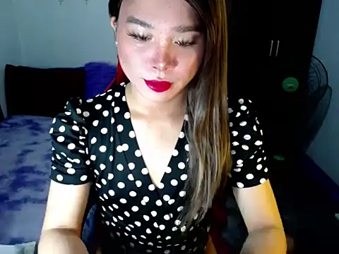 Urassiansweetcummer online show from November 7, 1:43 am