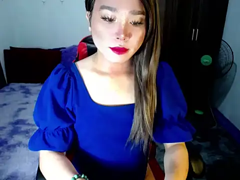 Urassiansweetcummer online show from November 18, 1:10 am