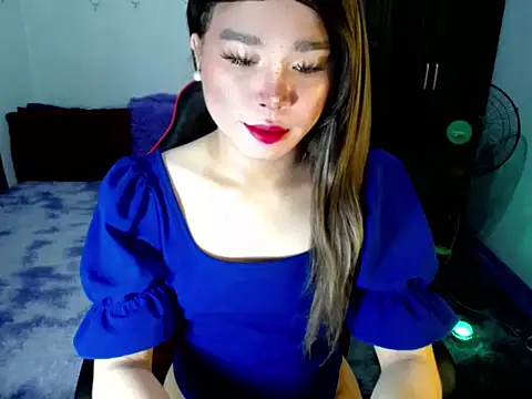 Urassiansweetcummer online show from December 17, 2:16 am