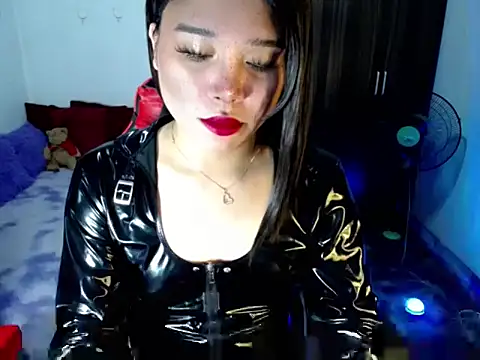 Urassiansweetcummer online show from July 2, 2:12 am