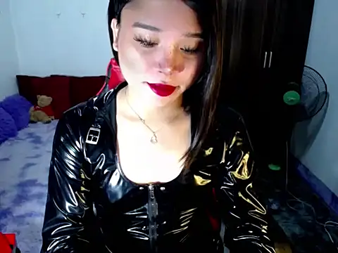 Urassiansweetcummer online show from June 30, 11:27 pm