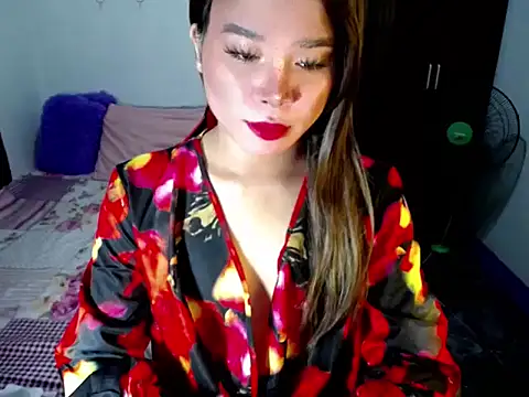 Urassiansweetcummer online show from October 29, 2:10 am