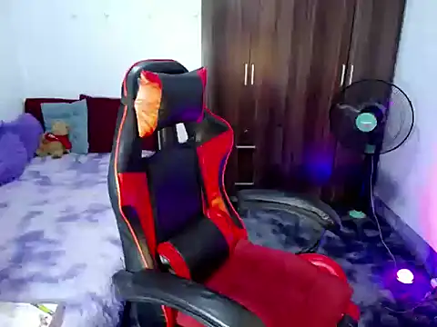 Urassiansweetcummer online show from April 9, 3:30 am