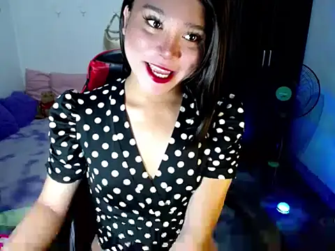 Snapshot of Urassiansweetcummer chatting on June 16, 1:49 am Urassiansweetcummer online show from June 16, 1:49 am