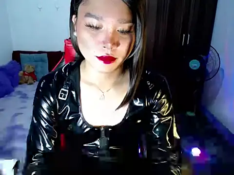 Snapshot of Urassiansweetcummer chatting on May 5, 1:30 am Urassiansweetcummer online show from May 5, 1:30 am