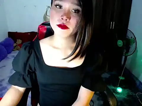 Urassiansweetcummer online show from June 20, 2:16 am