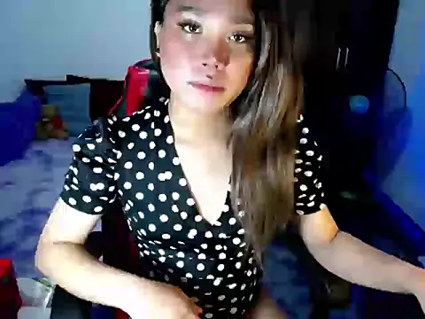 Urassiansweetcummer online show from March 10, 2:37 am