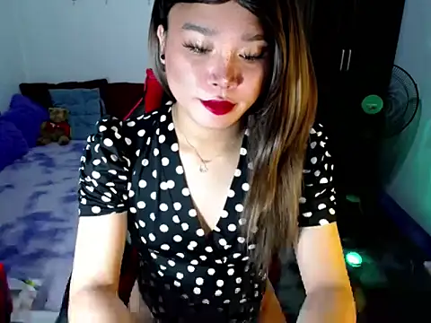 Urassiansweetcummer online show from March 4, 8:16 pm