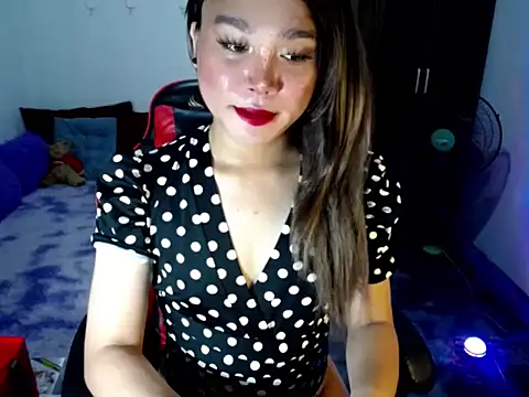 Urassiansweetcummer online show from March 30, 4:58 am